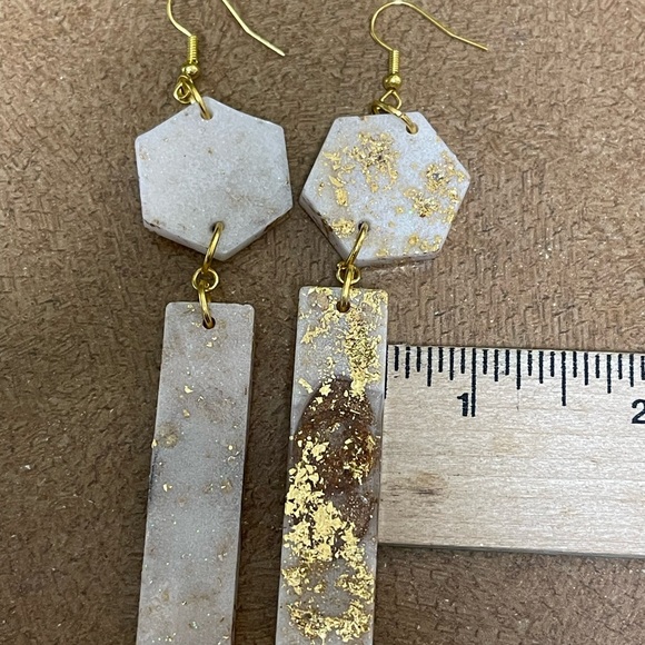 Gold and Cream Dangle Resin Earrings New - Picture 6 of 11